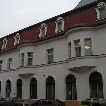 Hotel Mrázek Pardubice Exterior foto