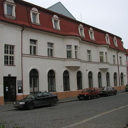 Hotel Mrázek Pardubice Exterior foto