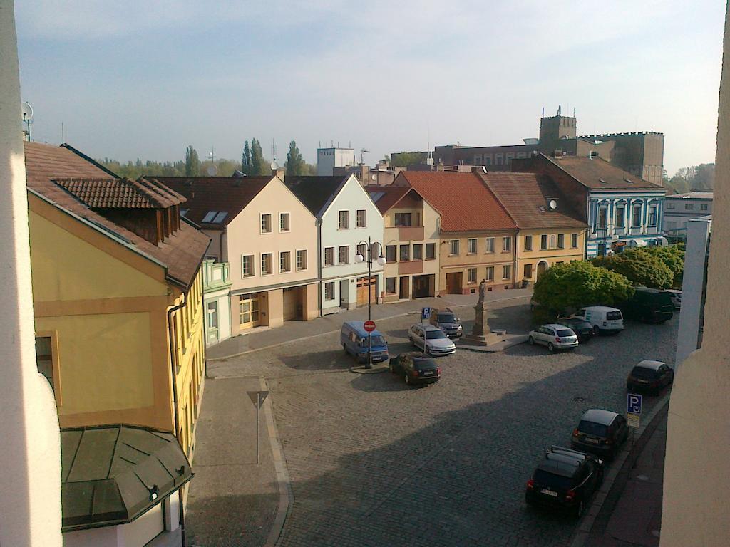 Hotel Mrázek Pardubice Exterior foto