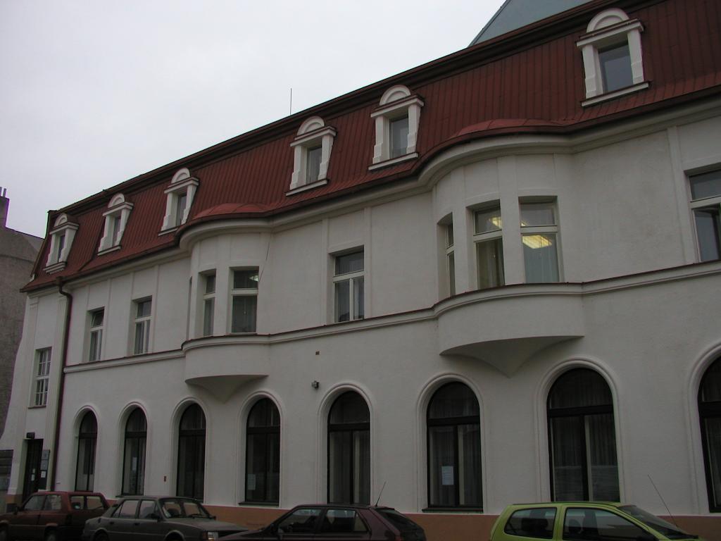 Hotel Mrázek Pardubice Exterior foto