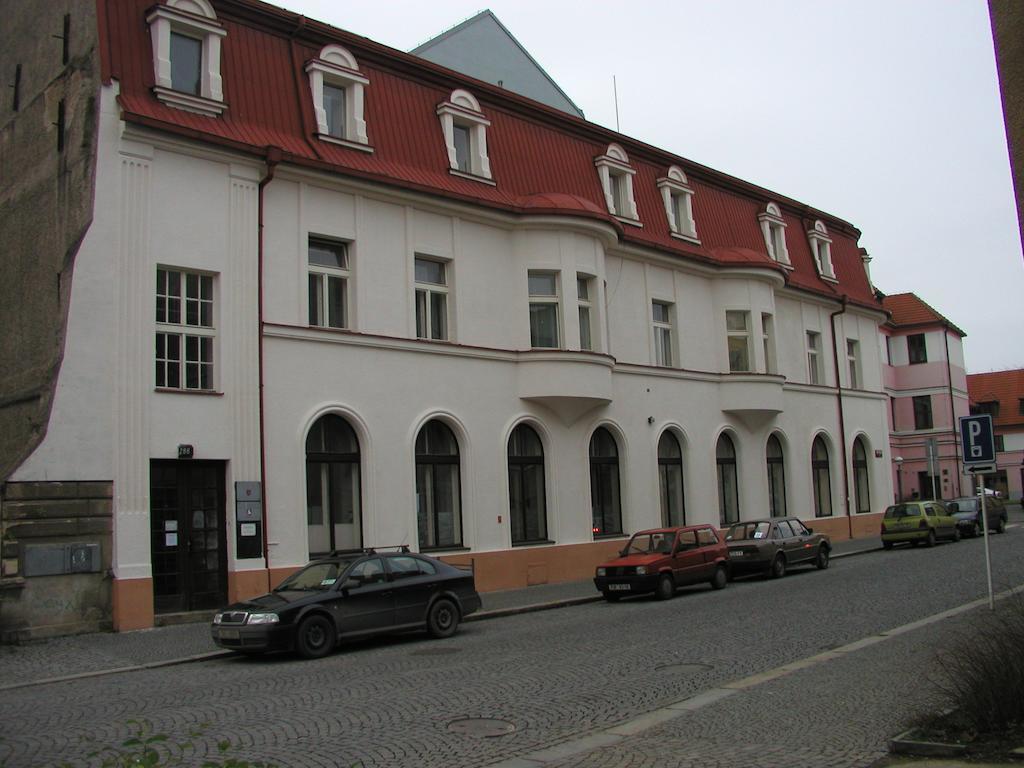 Hotel Mrázek Pardubice Exterior foto