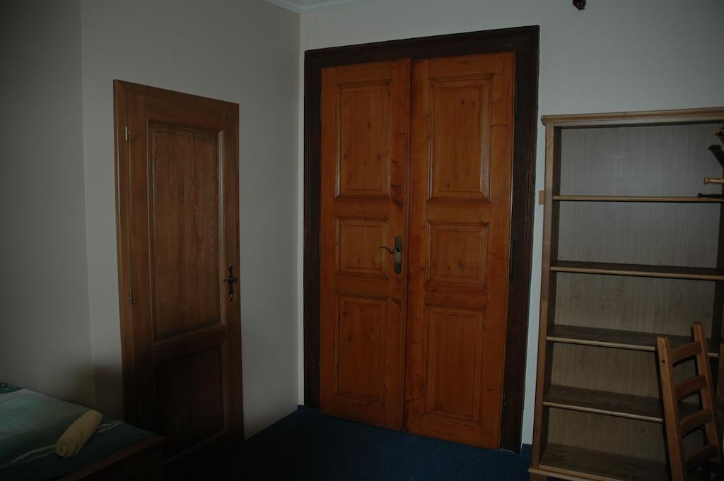 Hotel Mrázek Pardubice Habitación foto