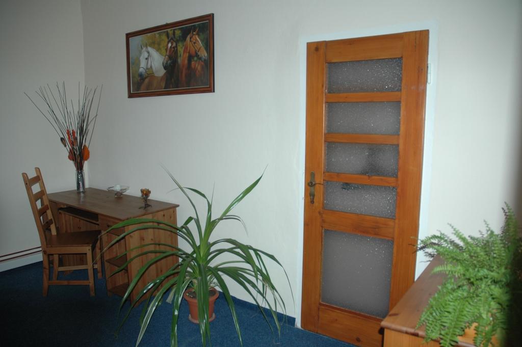 Hotel Mrázek Pardubice Habitación foto