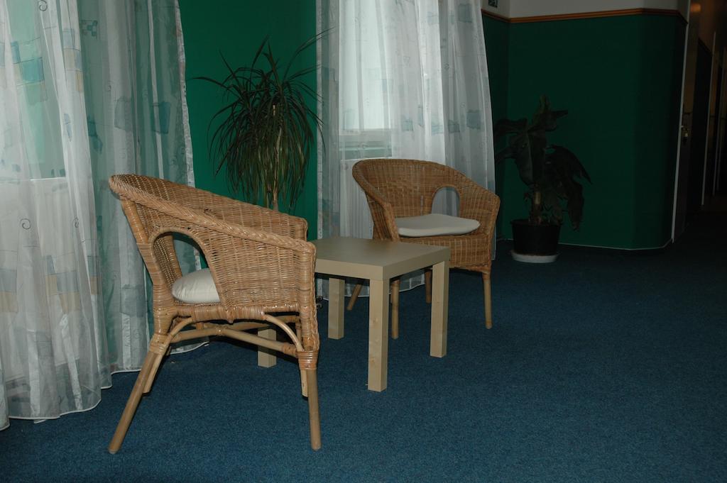 Hotel Mrázek Pardubice Exterior foto